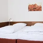 Hotel Dolomit München