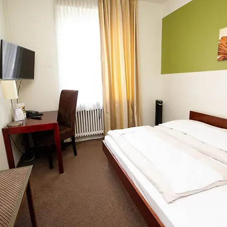 Hotel Dolomit München