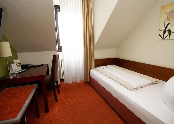 Hotel Dolomit München